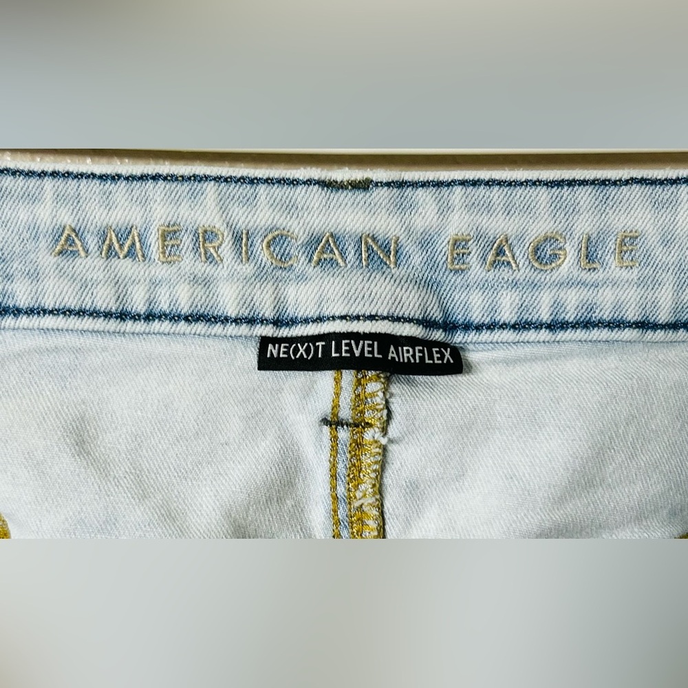 American Eagle Outfitters Light Wash Distressed Jean Shorts - Picture 3 of 4